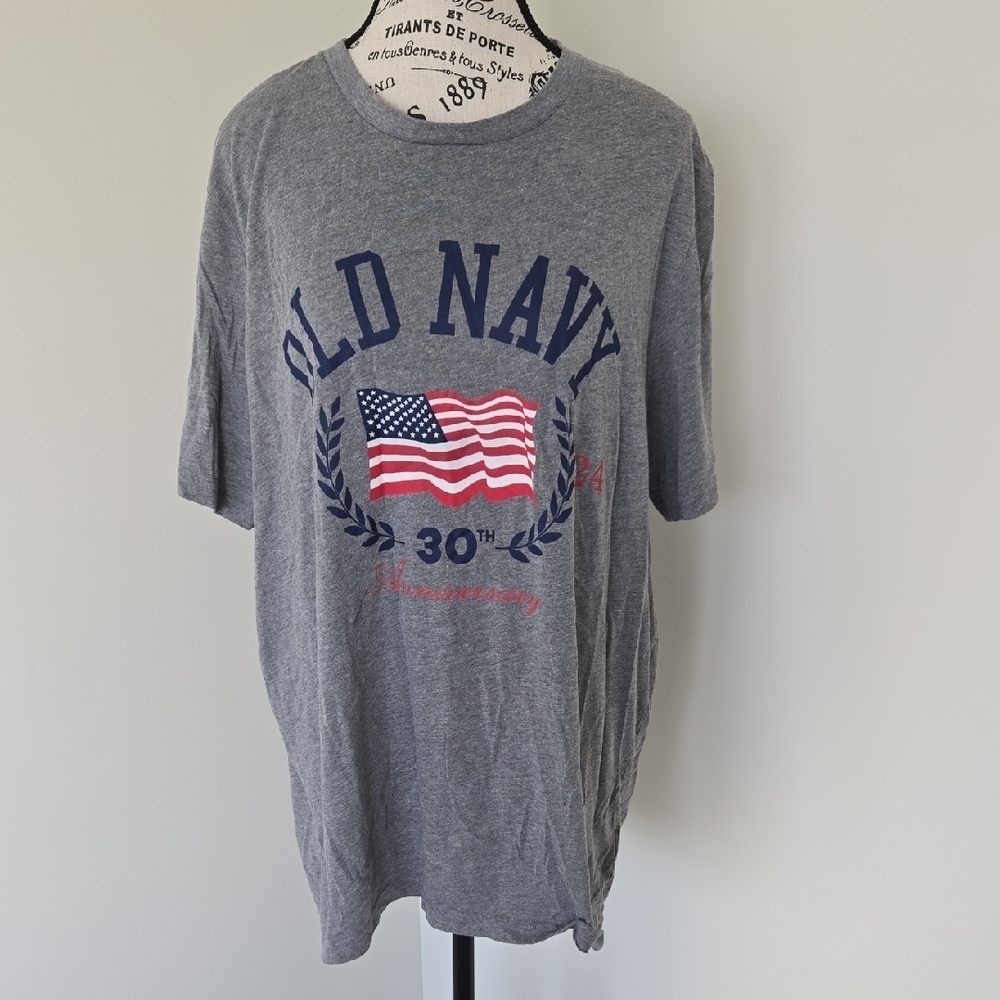 Old Navy Gray Graphic Tee with Flag Design